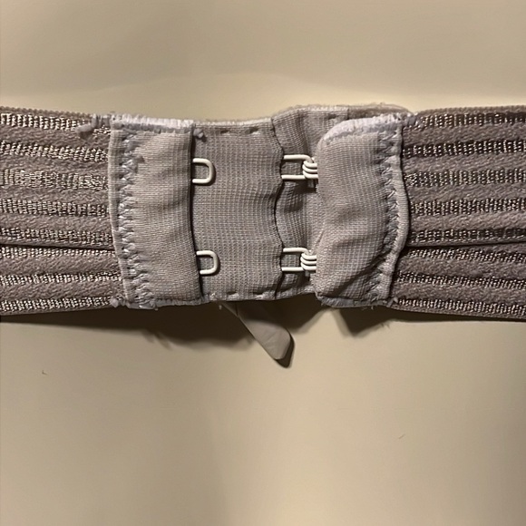 Maidenform Bra that can be worn Strapless or with straps size 34B - Picture 5 of 10